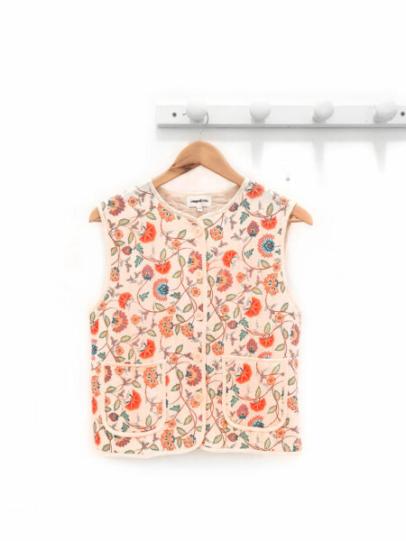 Ropa 270 Chaleco-estampado-de-flores-beige-Karl