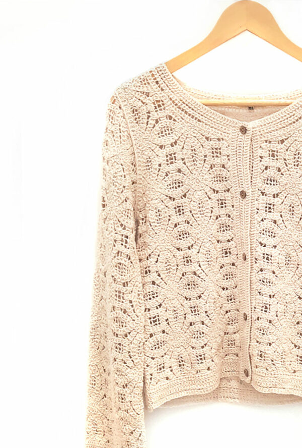 Chaqueta-calada-beige-Cris