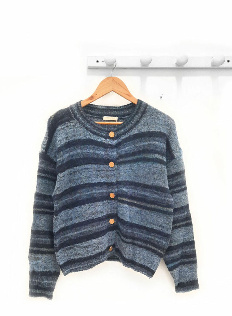 Chaqueta-de-punto-y--manga-larga-azul-Brandi