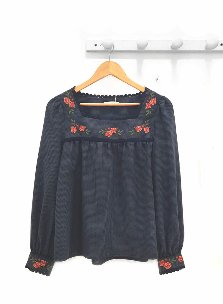 Blusa-manga-larga-azul-marino-Evin