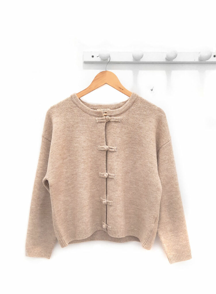Chaqueta-de-punto-beige-Emilia