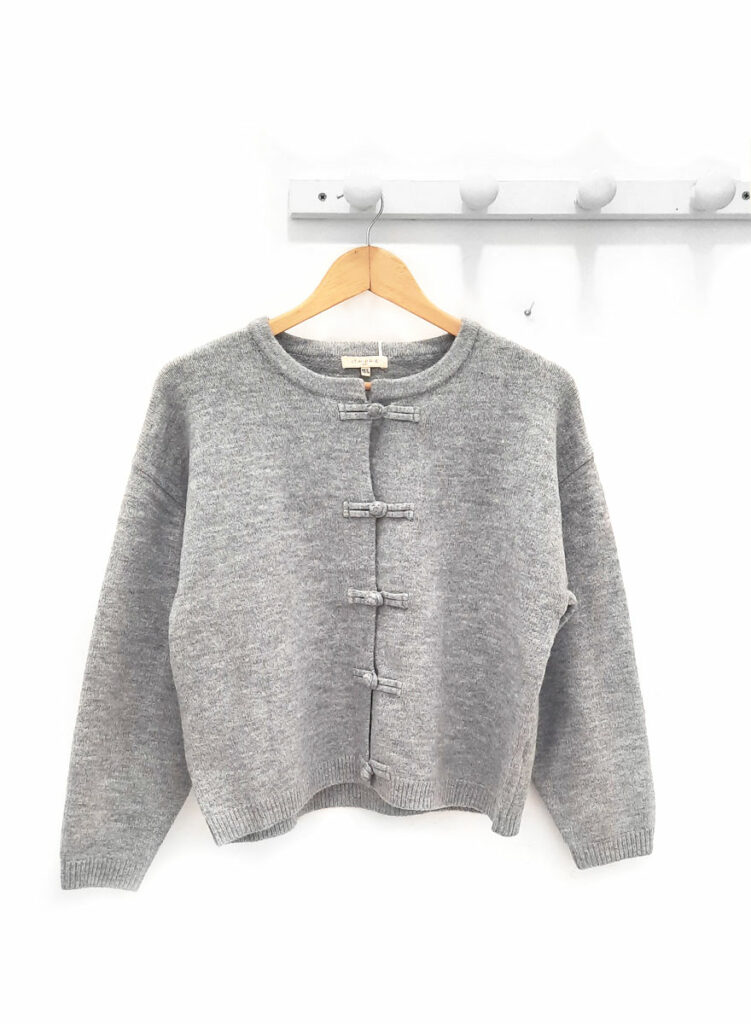 Chaqueta-de-punto-gris--Emilia