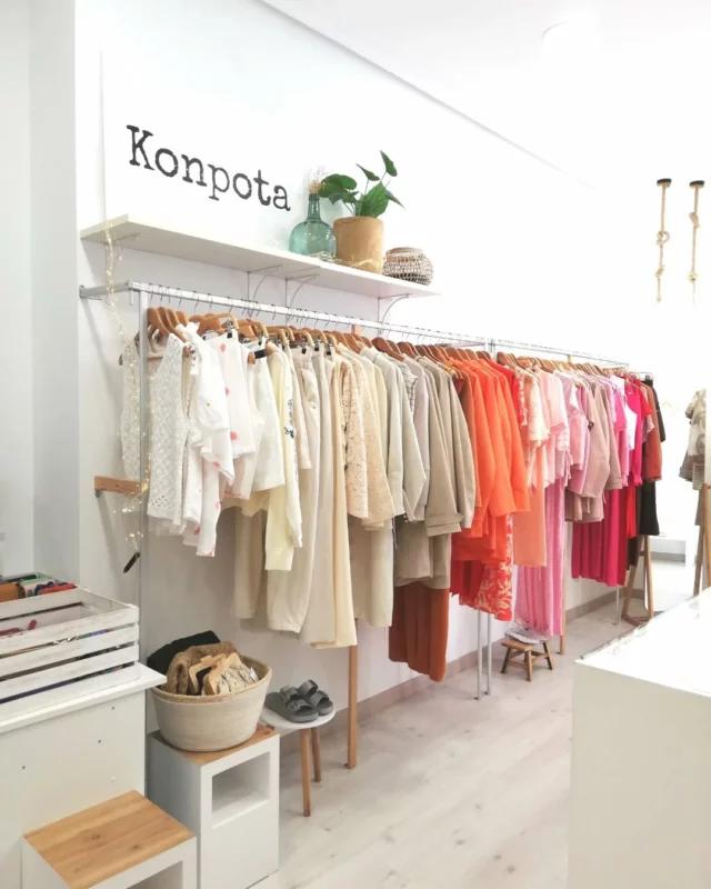 Kaixo!💛🦋 Recordaros que tenéis envíos y devoluciones gratis en la península! Buen día!

BERRIA/NEW Blusa Golda

Blusa en color salmón y amarillo clarito con bordado floral en punto de cruz, cuello mao con escote y manga farol.

#dendatxikiakbizirik #pequeñocomercio #webguneberria #gauzatxopolitak #outfitoftheday #outfitinspirationoftheday #CasualChic #springsummer2025