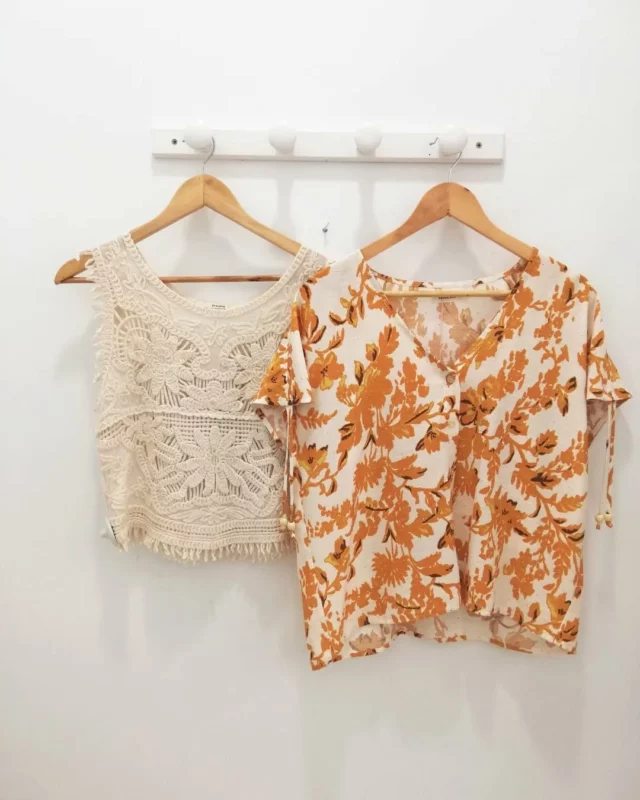 Que tengas buen fin de semana! 🧡🌸🌸
Astebu on!

#pequeñocomercio #gauzatxopolitak #webguneberria #SpringSummer2025 #outfitoftheday #CasualChic #outfitinspiration #dendatxikiakbizirik